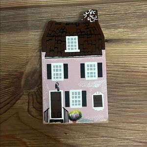Shelia’s Collectibles “The Pink House”